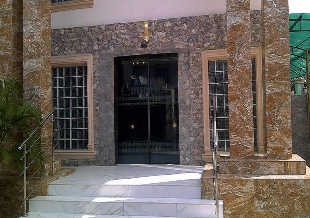 Chamcce Hotel Ajao Lagos Exterior photo